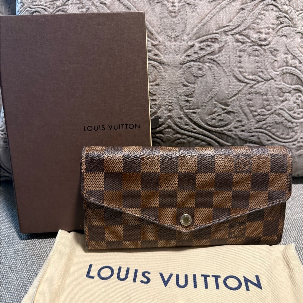 Louis Vuitton Sarah Wallet, Damier